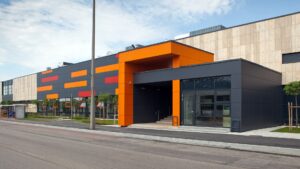 Прибыль 50 крупнейших ретейлеров России упала втрое